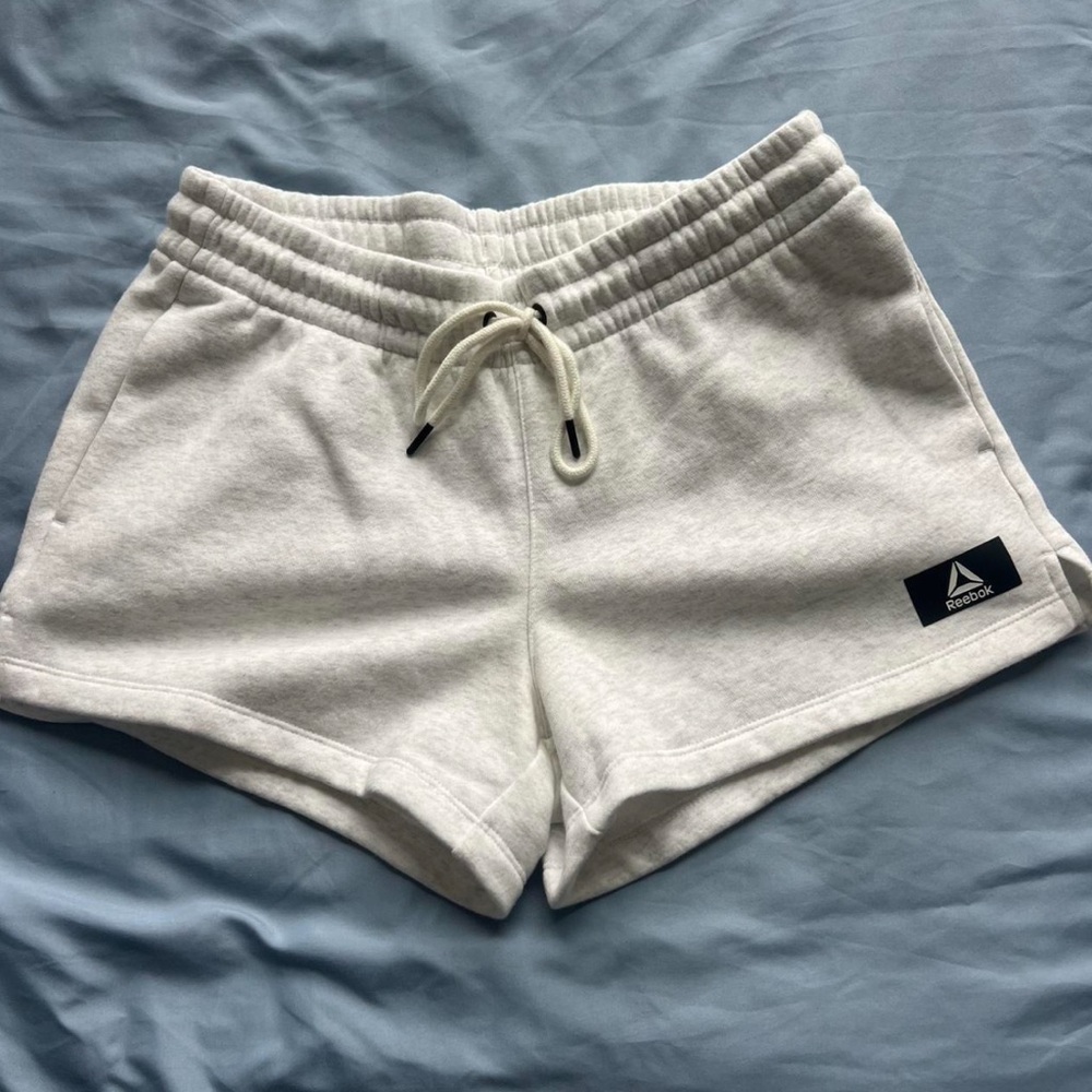 Rebook light grey shorts | size: 4 | brand: rebook